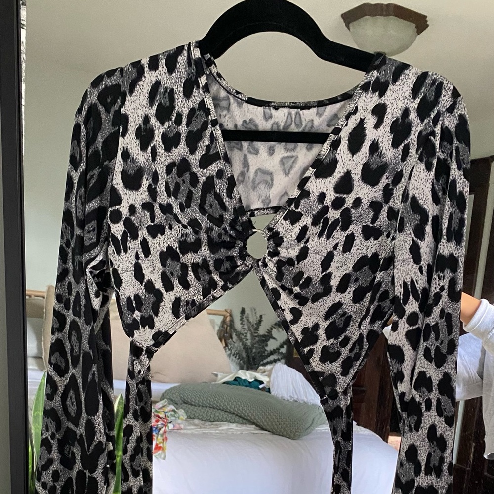 Leopard wrap crop o-ring top